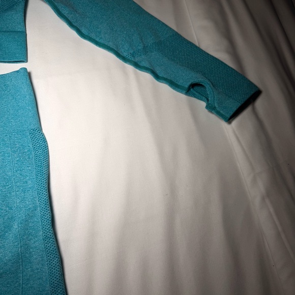 Teal Long Sleeve Crop Top and Leggings Set - Women's size medium - Picture 5 of 7